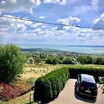 Hegyi Fuege Vendeghaz Vakantiehuis Csopak